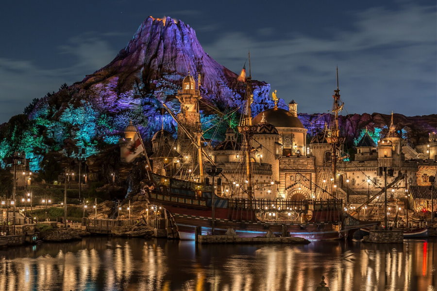 Tokyo Disneyland และสวนสนุกธีมทะเล Tokyo DisneySea
